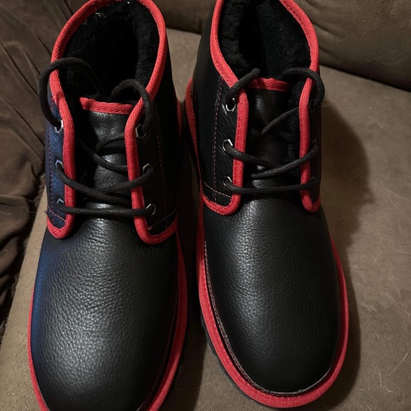 UGG Men’s shoe - Picture 2 of 3